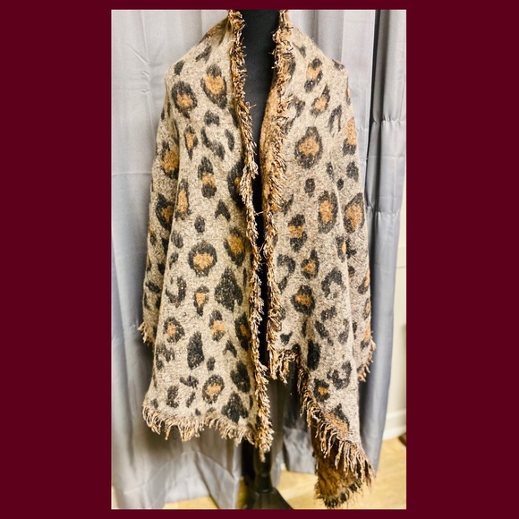 Modern Leopard Print Shawl Blanket. - Picture 3 of 8